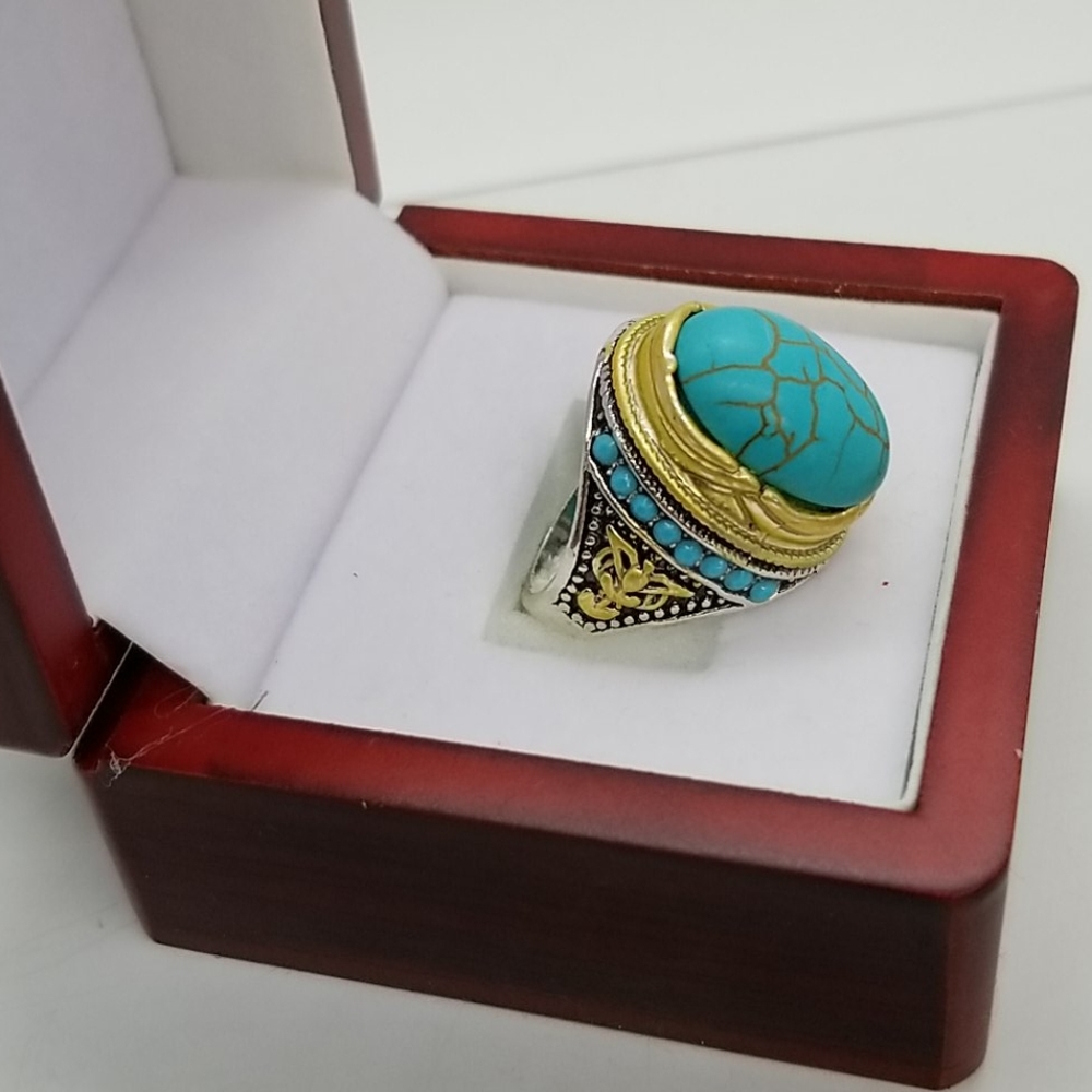 Mans Ring - Picture 2 of 2
